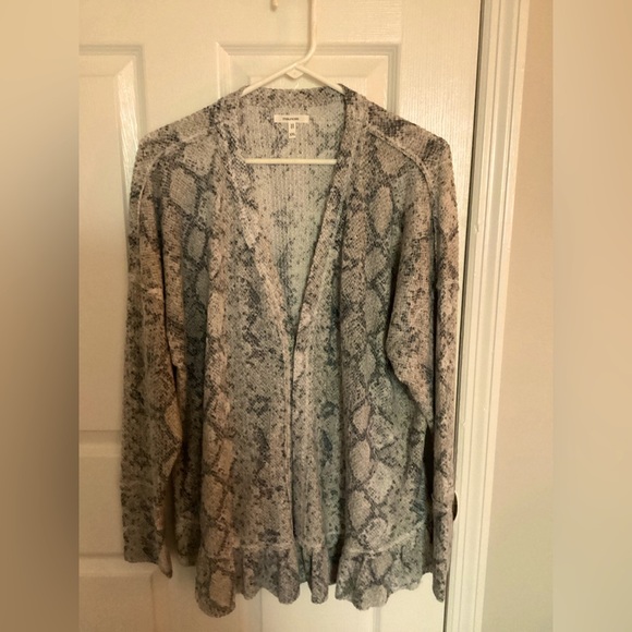 Maurice’s Gray and White Duster - Picture 1 of 6